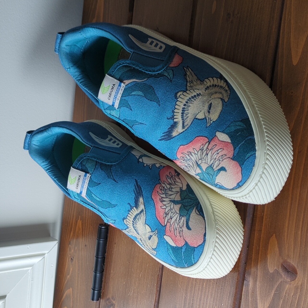 Cariuma Sneakers Rare Print